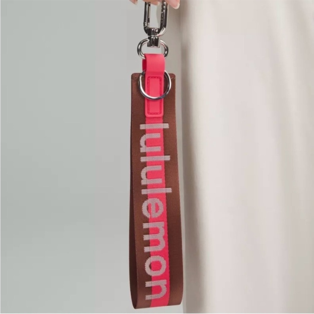 Lululemon Pink and Brown Never lost Word mark Keychain NWOT - Picture 2 of 5